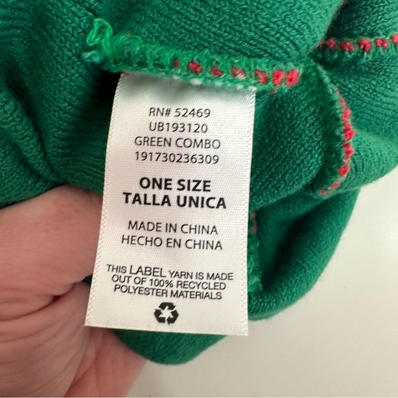 Merry Pugmas Green & Red Christmas Pug Dog & Pom Beanie - Picture 6 of 6